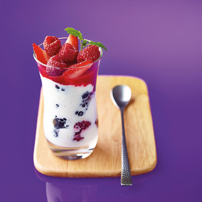 Buttermilchmousse mit Waldbeeren