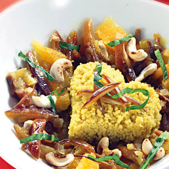 Safran-Couscous mit Dattel-Orangen-Sauce