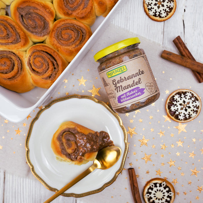Weihnachtsmarkt-Hefeschnecken mit Mandelfüllung