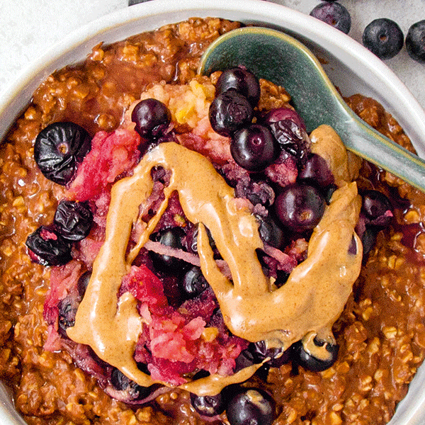 Schoko-Porridge mit Apfel-Blaubeer-Kompott