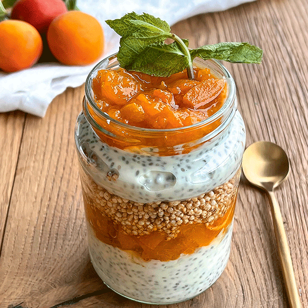 Chia-Joghurt mit Aprikosen-Kompott   
