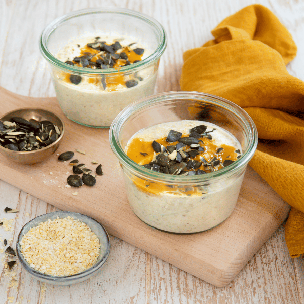 Mango-Overnight-Oats mit Hirse und Kürbiskernen