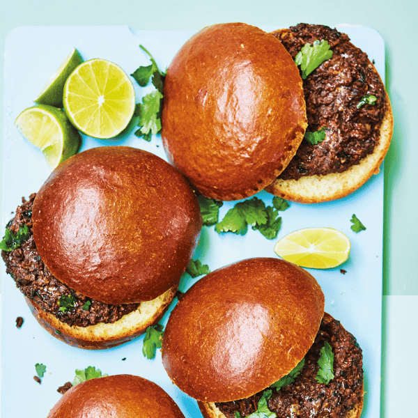 Pilzburger mit schwarzen Bohnen, Erdnüssen und Limette