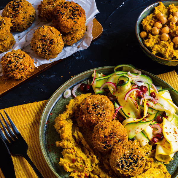 Falafel mit Aprikosen-Hagebutten-Hummus