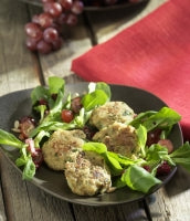 Hafer-Bratlinge auf Feldsalat mit Rote-Bete-Vinaigrette