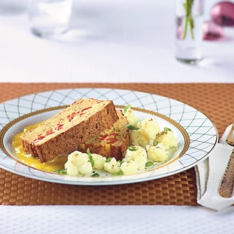 Cashewnuss-Braten mit Blumenkohl und weißer Soße