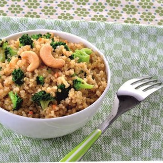 Gerösteter Brokkoli mit Cheezy-Quinoa