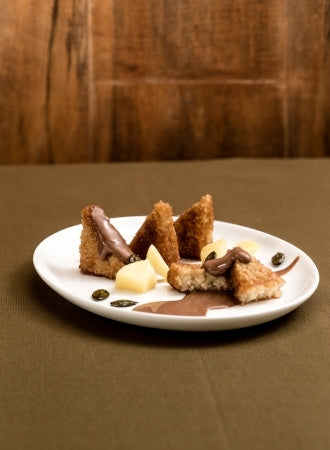 Couscousschnitten mit Apfel-Birnen-Ragout und Schokosauce