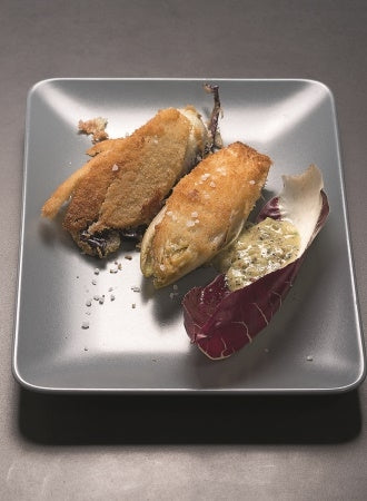Frittierter Radicchio und Chicoreé mit pikantem Dip