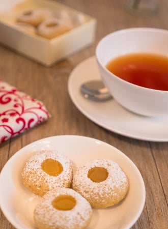 Husarenkrapfen mit Agaven-Crème Zitrone feines Teegebäck