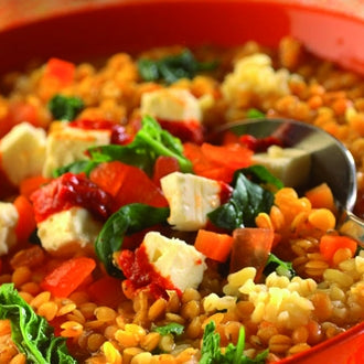 Linsen-Bulgur-Eintopf mit minzigen Tofuwürfeln