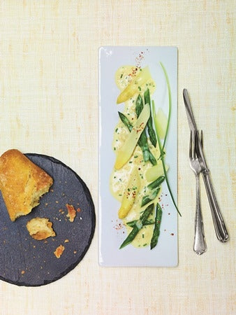 Weiß-grünes Spargelragout