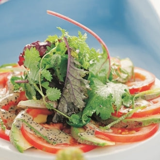 Tomaten-Avocado-Carpaccio mit Mohn-Limetten-Dressing