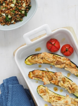 Überbackene Zucchini mit Grilltomate und Weizenrisotto
