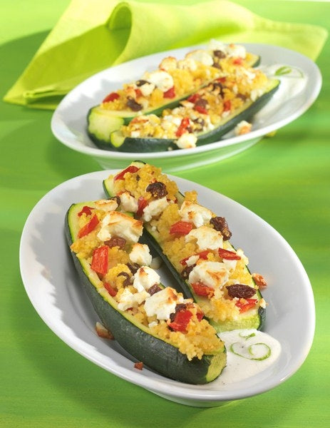 Zucchini mit Couscous-Schafskäse-Füllung