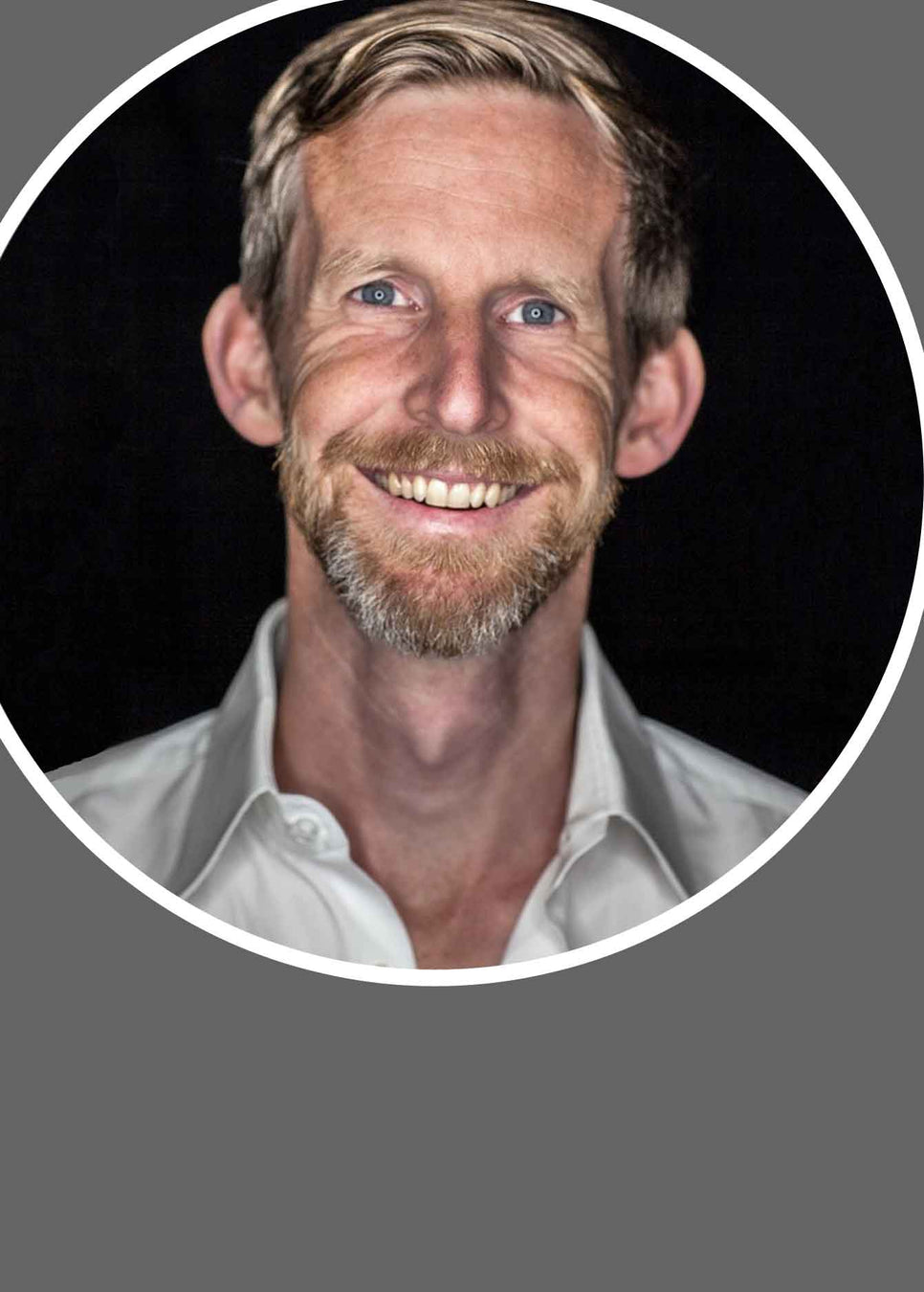 Portraitfoto von dem lächelnden Inhaber Michael Mayr