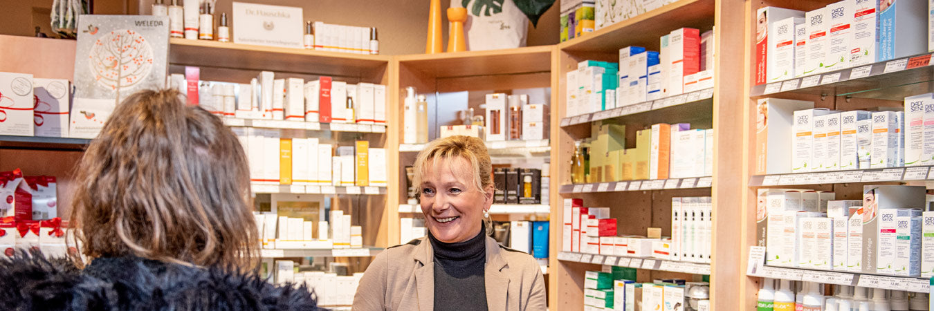 Beratungsgespräch mit Kundin im Reformhaus Grotheer