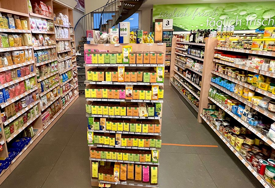 Produktregale im Reformhaus Eden